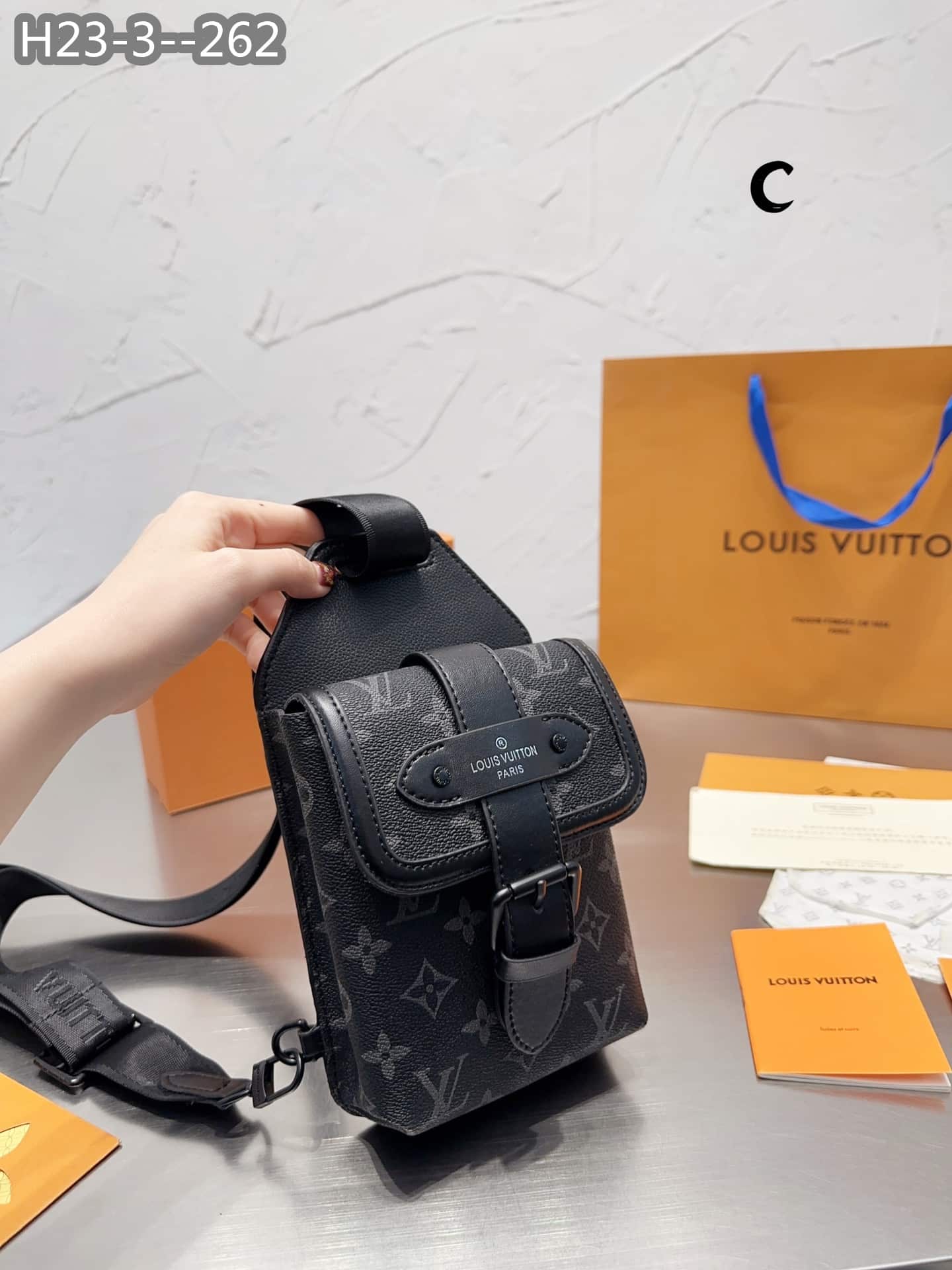 LOUIS VUITTON SAUMUR SLING BAG BLACK 21CM M45912 - Image 4