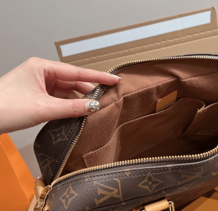 Alternative view of LOUIS VUITTON MONOGRAM SAC BOSPHORE MESSENGER BAG BEIGE LEATHER 34CM