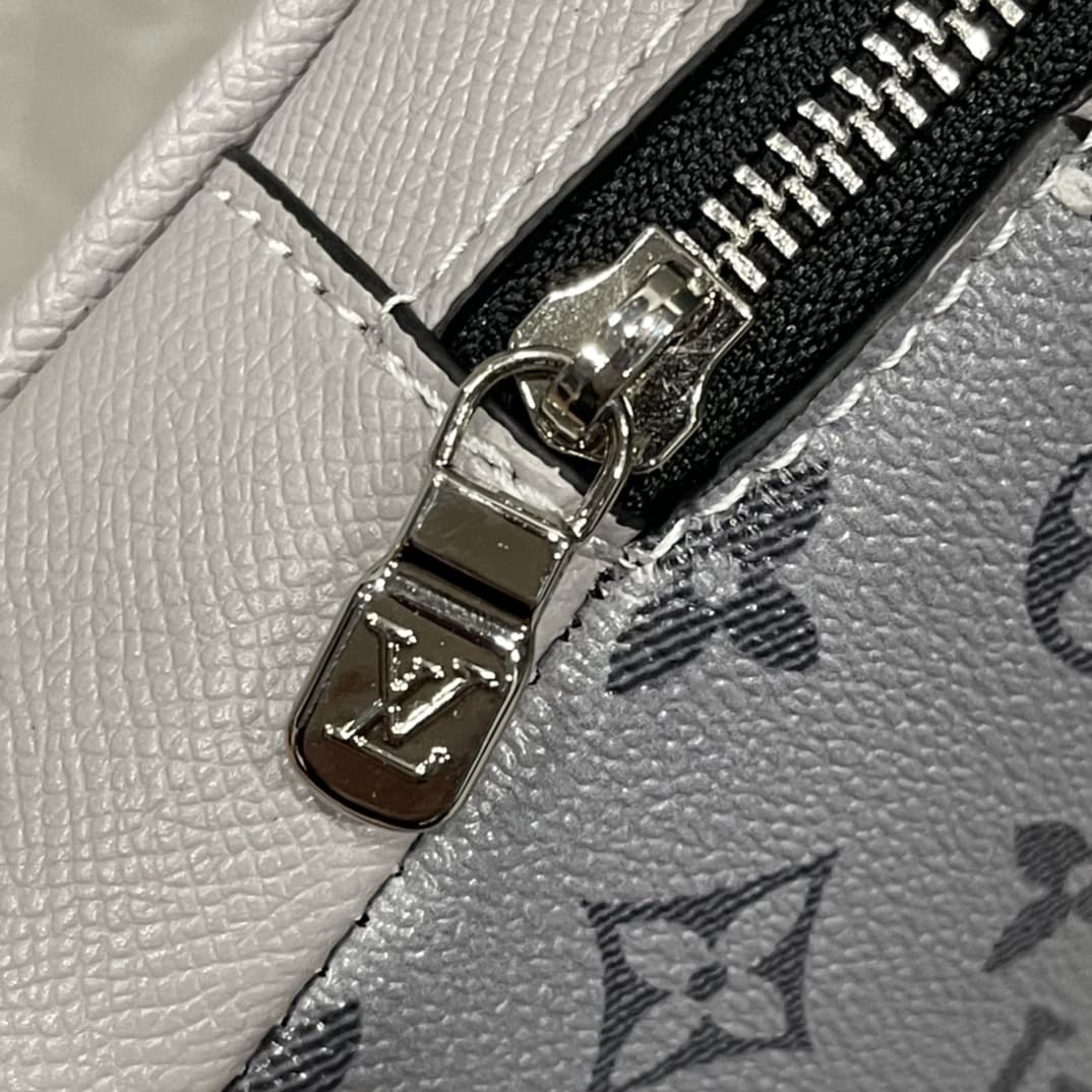 LOUIS VUITTON OUTDOOR SLING BAG GREY 21CM - Image 8