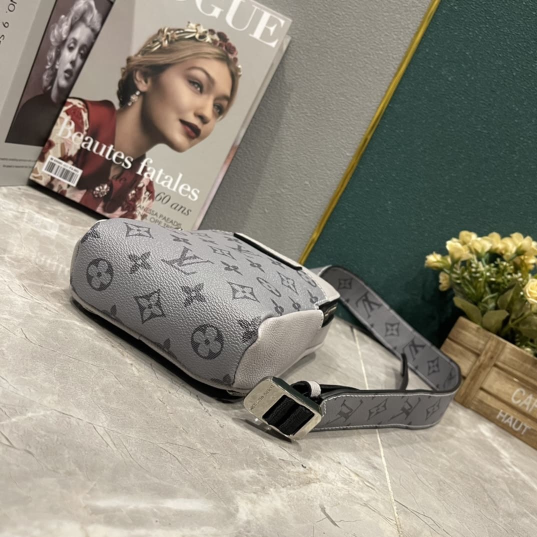 LOUIS VUITTON OUTDOOR SLING BAG GREY 21CM - Image 6