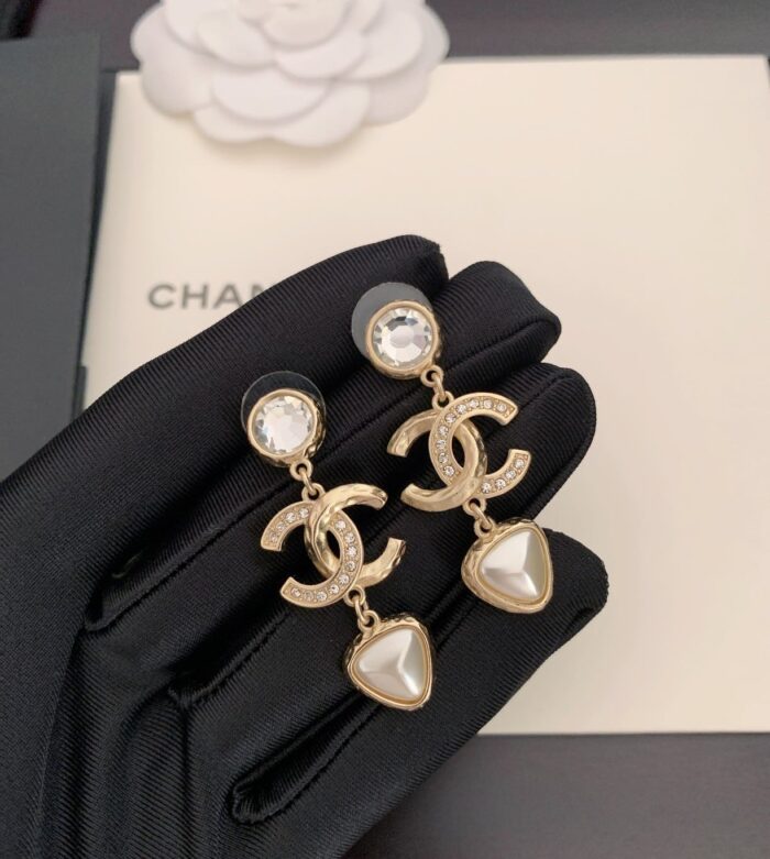 Alternative view of CHANEL PEARL GOLD EARRINGS