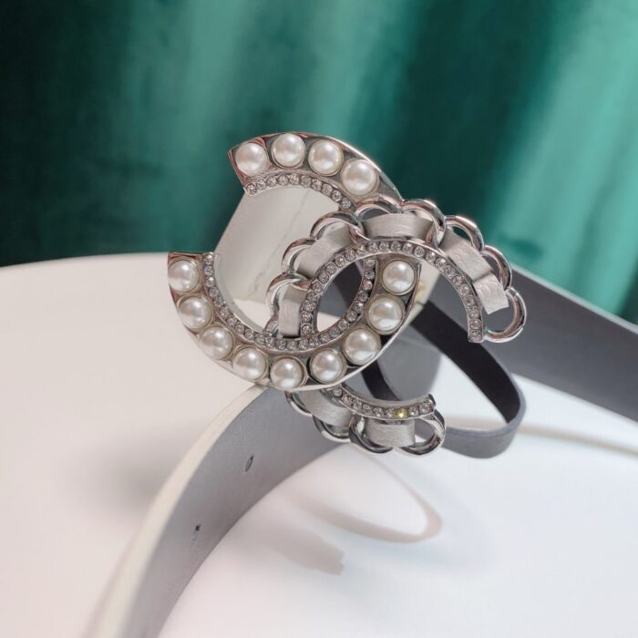 Alternative view of CHANEL BELT WITH PEARLS AND CC LOGO BELT WHITE 28MM