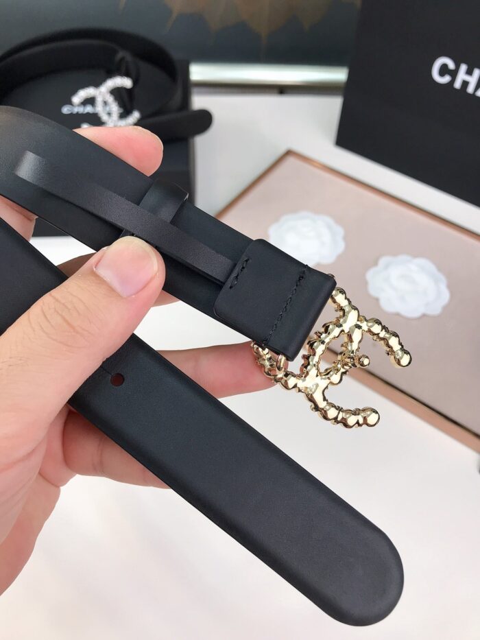 Alternative view of CHANEL CC GOLD PLATED BELT LEATHER WITH PEARLS 28MM