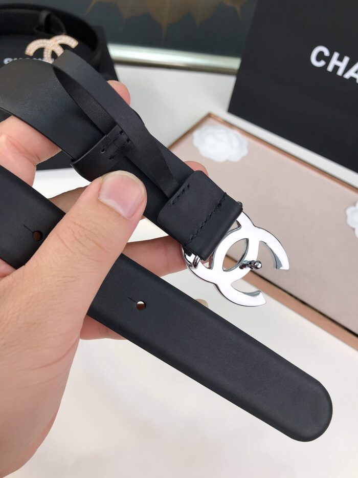 Alternative view of CHANEL CALFSKIN PEARL CRYSTAL SILVER QUEEN OF FRANCE CC BELT 28MM