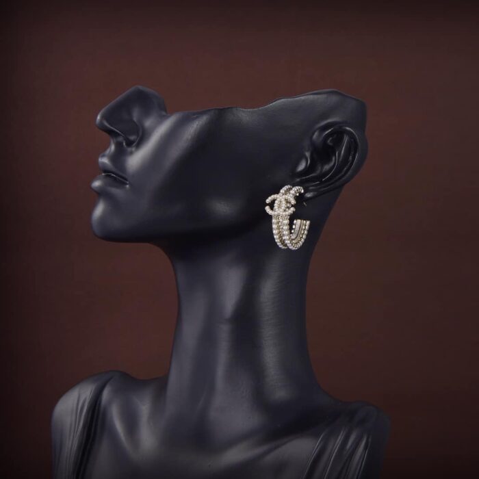 Alternative view of CHANEL EARRINGS METAL DIAMANTES AND GLASS PEARLS GOLD CRYSTAL WHITE AB7146 B06732 NF453