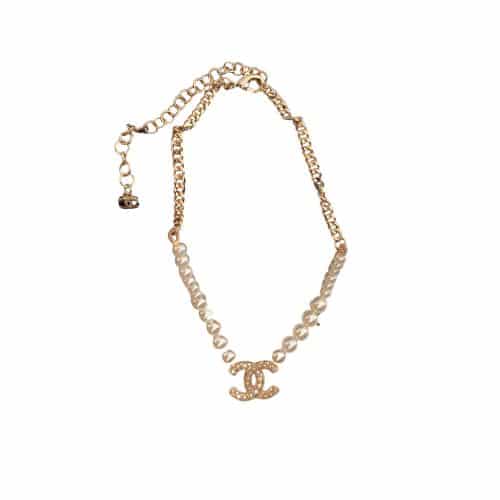 CHANEL WOMEN'S PEARL NECKLACE AND GOLD METAL