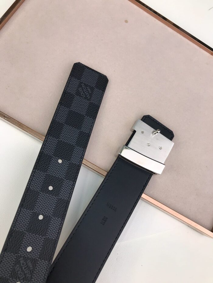 Alternative view of LOUIS VUITTON LV CEINTURE INITIALES REVERSIBLE SILVER 4CM