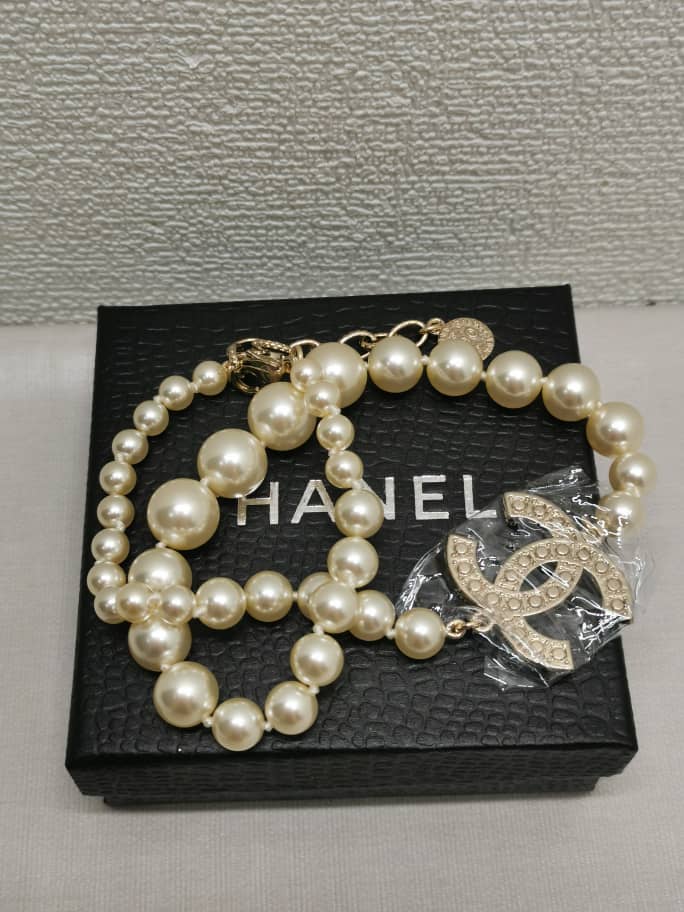 Alternative view of CHANEL METALLIC SILVER TONE COCO FAUX PEARL CC NECKLACE