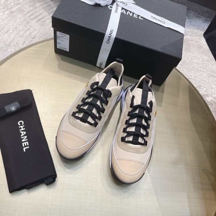 Alternative view of CHANEL LOGO LOW TOP SNEAKERS IVORY G35617