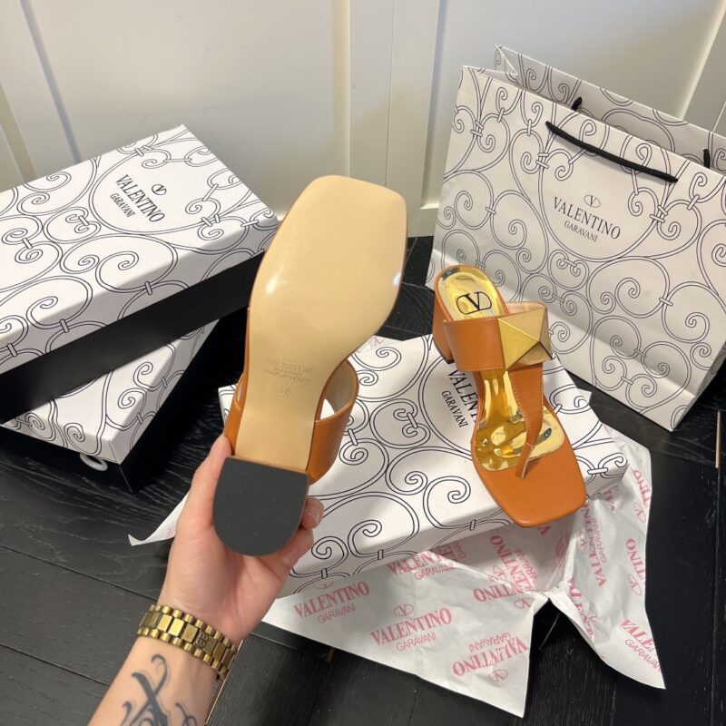 Alternative view of VALENTINO ONE STUD METALLIC NAPPA FLAT MIDDLE HEEL BEIGE THONG SANDAL