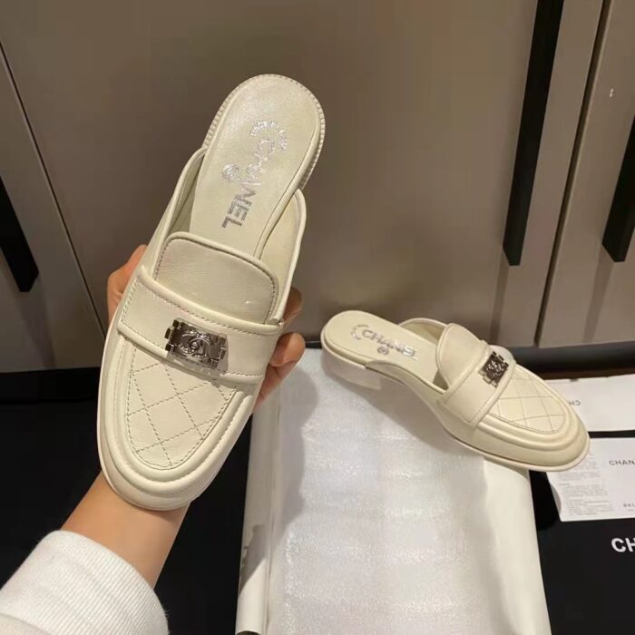 Alternative view of CHANEL CASUAL PLAIN LEATHER ELEGANT MULES SANDALS WHITE