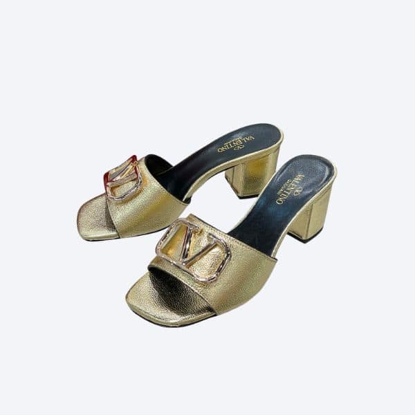 VALENTINO VLOGO SIGNATURE SQUARE TOE MIDDLE HEEL GOLD LEATHER SLIDE SANDAL