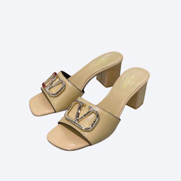 VALENTINO VLOGO SIGNATURE SQUARE TOE MIDDLE HEEL SLIVER AND NUDE SLIDE SANDAL