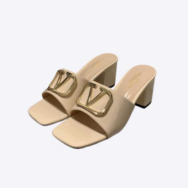 VALENTINO VLOGO SIGNATURE SQUARE TOE MIDDLE HEEL NUDE SLIDE SANDAL