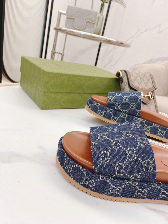 Alternative view of GUCCI WOMEN'S PLATFORM SLIDE SANDAL BLUE ‎623212 2KQ00 4402