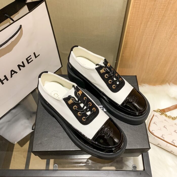 Alternative view of CHANEL SINGLE ROUND CC TOE THICK BOTTOM HEEL LOAFERS WHITE