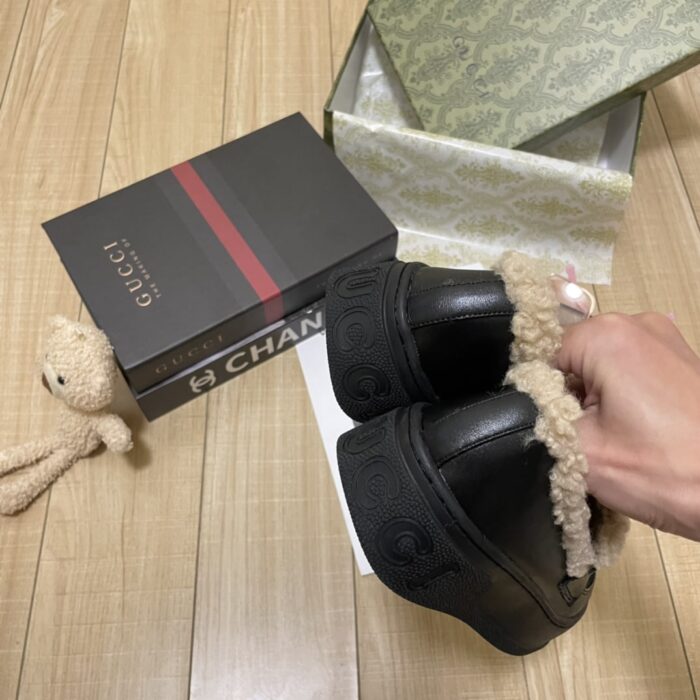 Alternative view of GUCCI FLEECE COLLAR BLACK LOAFERS