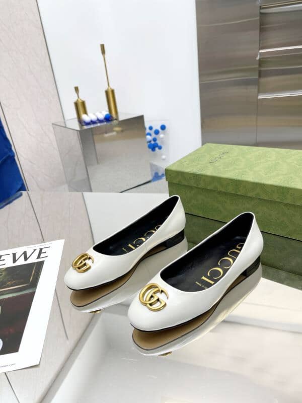 Alternative view of GUCCI WOMEN'S BALLET FLAT WITH GC LOGO WHITE