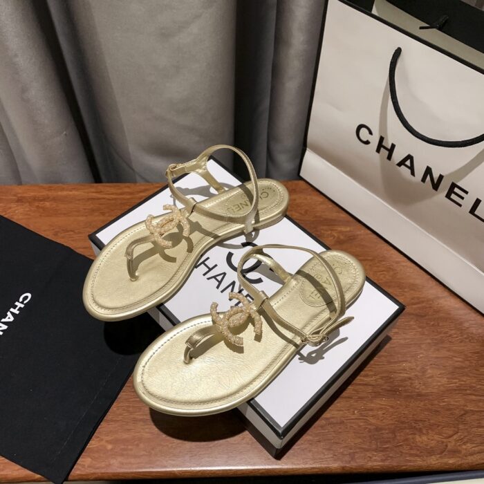 Alternative view of CHANEL GOLD PEARL CC LOGO THONG SANDALS GOLDEN