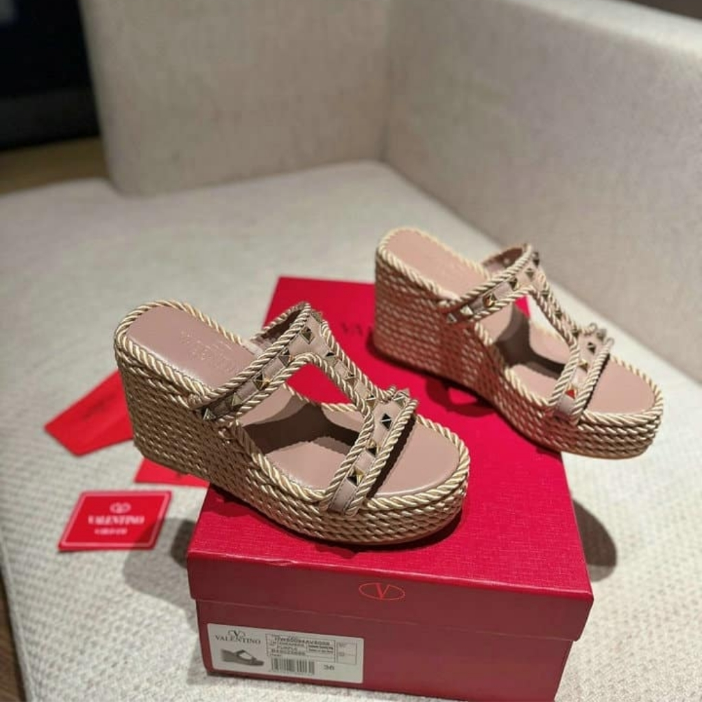 Valentino Garavani Rockstud Wedge Sandal Dark Pink - Image 4