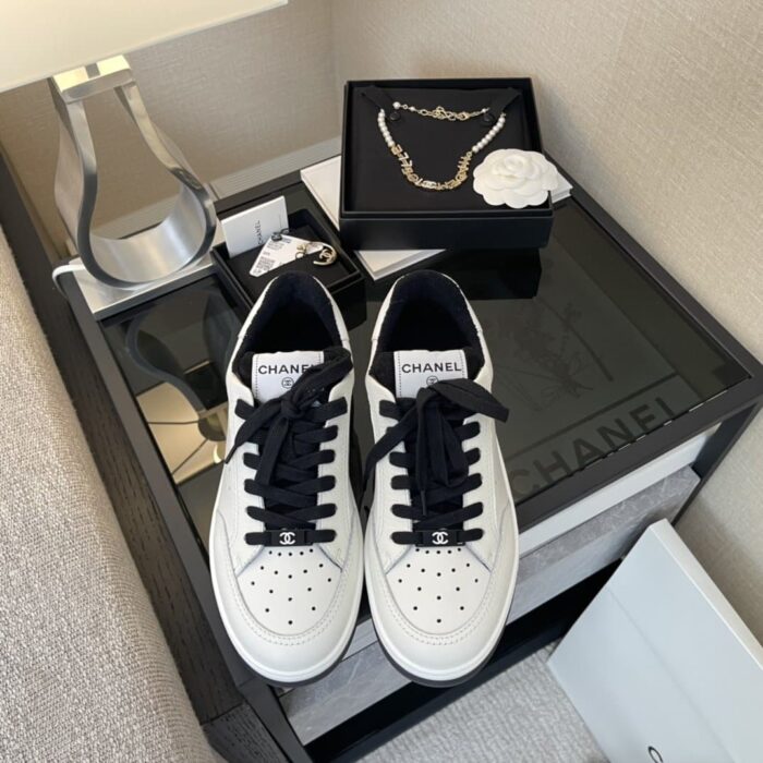 Alternative view of CHANEL RUNNER TRAINER SNEAKERS WHITE AND BLACK G35934