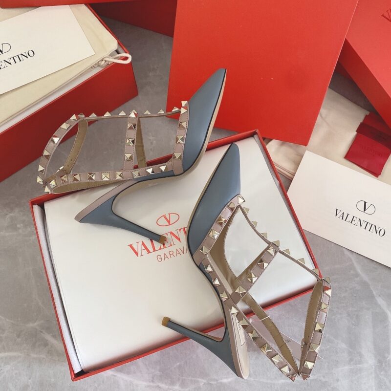 Alternative view of VALENTINO PATENT ROCKSTUD CAGED PUMP 100MM BLUE