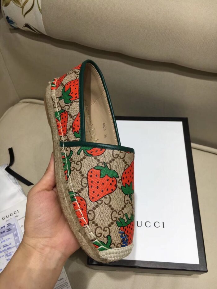 Alternative view of GUCCI WOMEN'S GG SUPREME SLIP-ON STRAWBERRY BEIGE