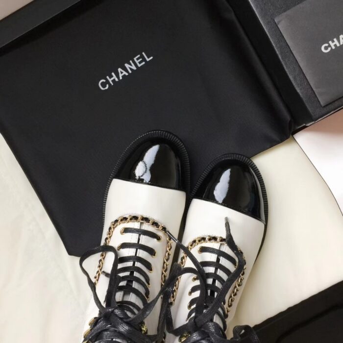 Alternative view of CHANEL BOTAS PARA MUJER WHITE AND BLACK