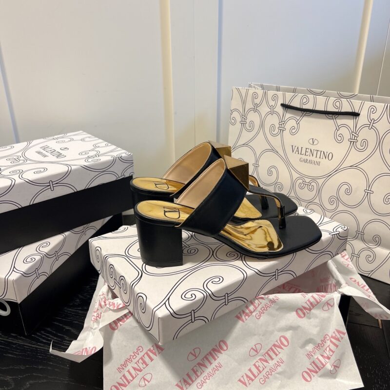 Alternative view of VALENTINO ONE STUD METALLIC NAPPA FLAT MIDDLE HEEL BLACK THONG SANDAL