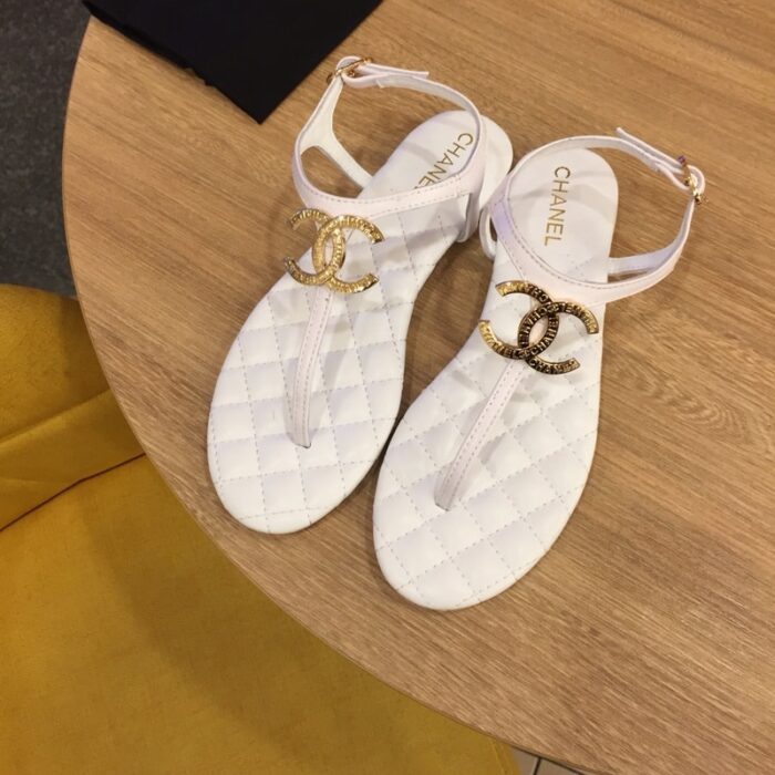 Alternative view of CHANEL CC LOGO THONG WHITE SANDALS G36238