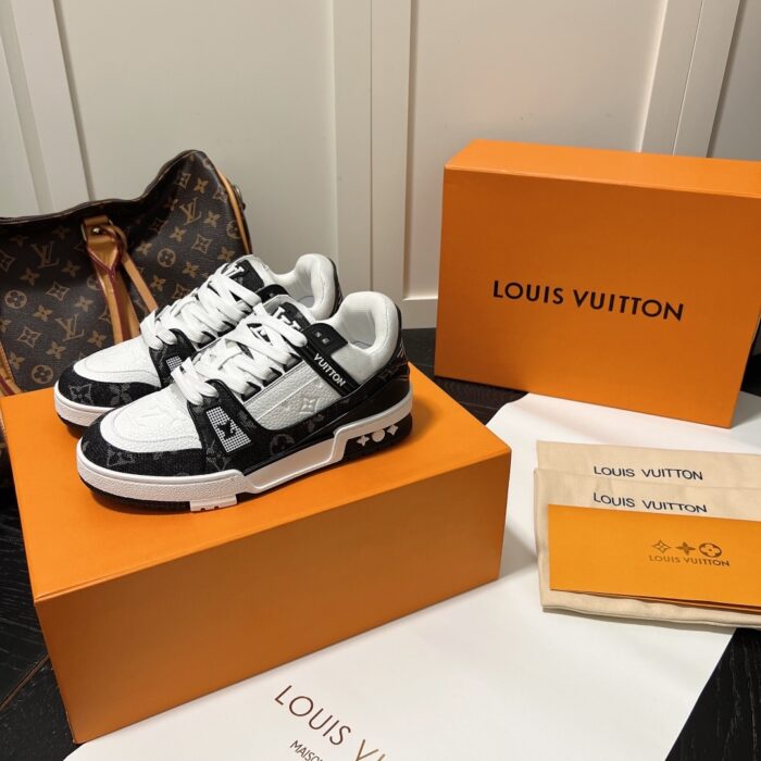 Alternative view of LOUIS VUITTON TRAINER SNEAKERS BLACK AND WHITE 1A9JGB