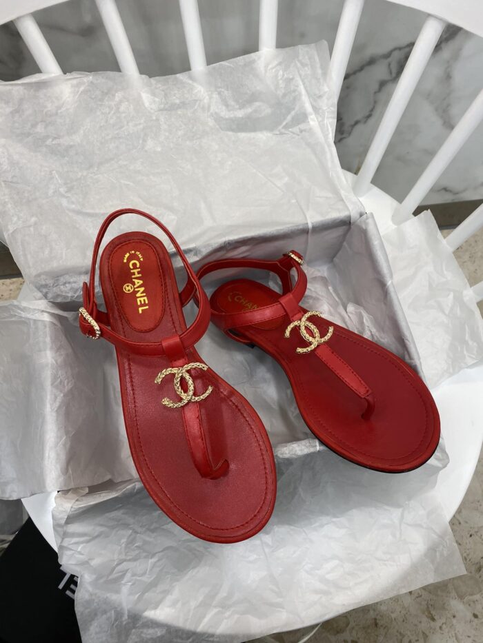 Alternative view of CHANEL GOLD CC LOGO THONG SANDALS WINE RED