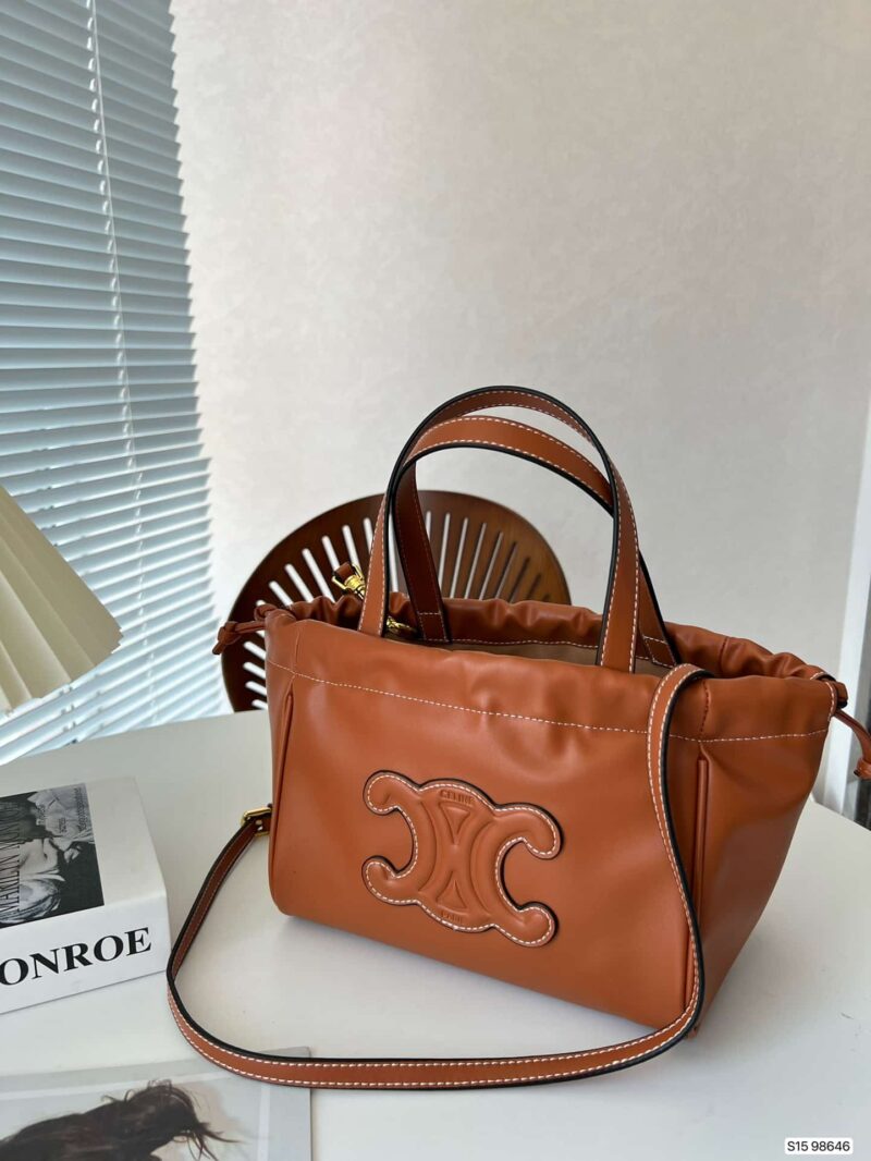 Alternative view of CELINE SMALL CABAS DRAWSTRING CUIR TRIOMPHE IN SMOOTH CALFSKIN BROWN 24CM 111013DU304LU