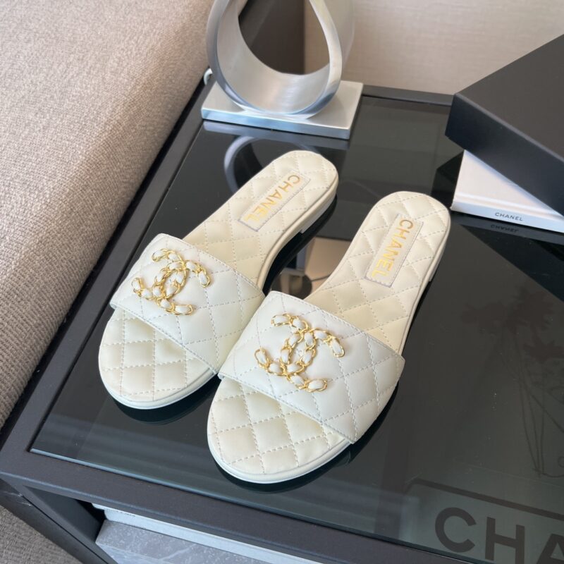 Alternative view of CHANEL 23P QUILTED CC CHAIN MULE SANDAL WHITE