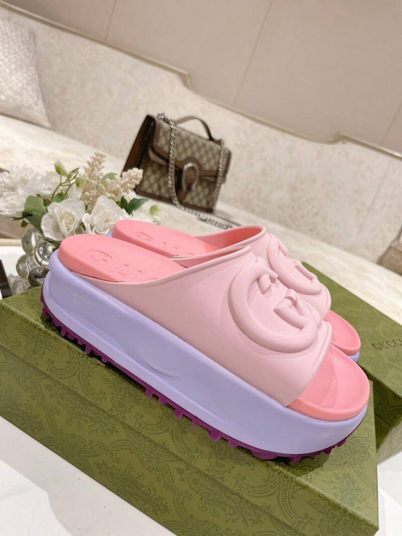 Alternative view of GUCCI WOMEN'S SLIDE SANDAL WITH INTERLOCKING G 692845 JF000 5823