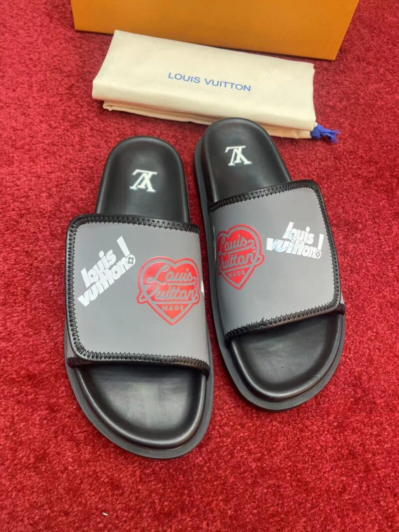 Alternative view of LOUIS VUITTON HEART FLAT SLIDES GREY