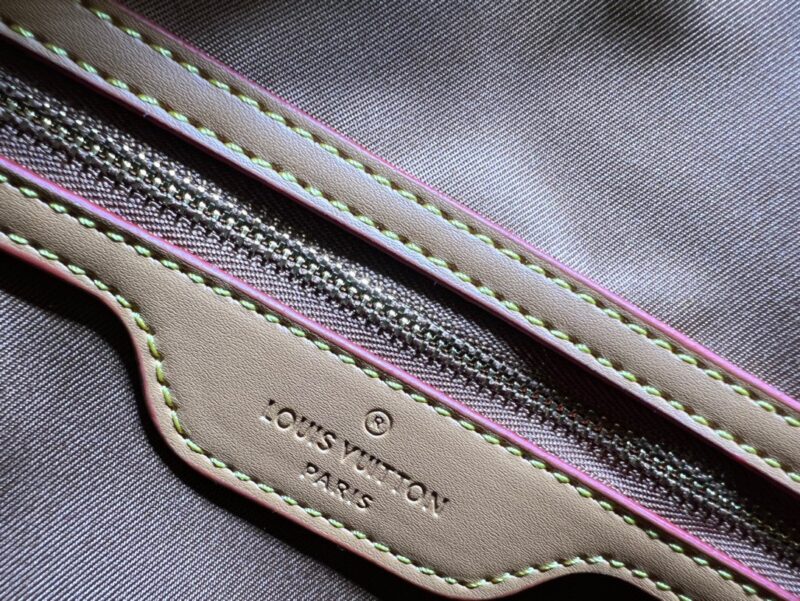 Alternative view of LOUIS VUITTON BATIGNOLLES VERTICAL TOTE BAG 34CM M51153