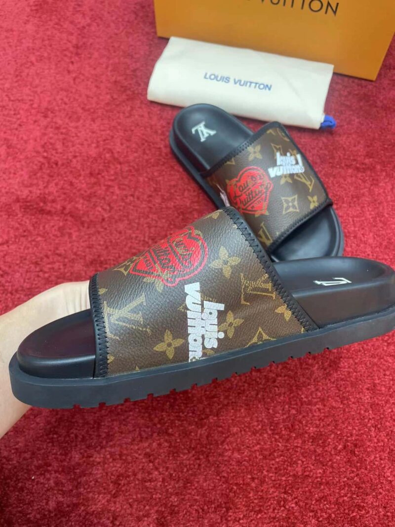 Alternative view of LOUIS VUITTON MONOGRAM HEART FLAT SLIDES