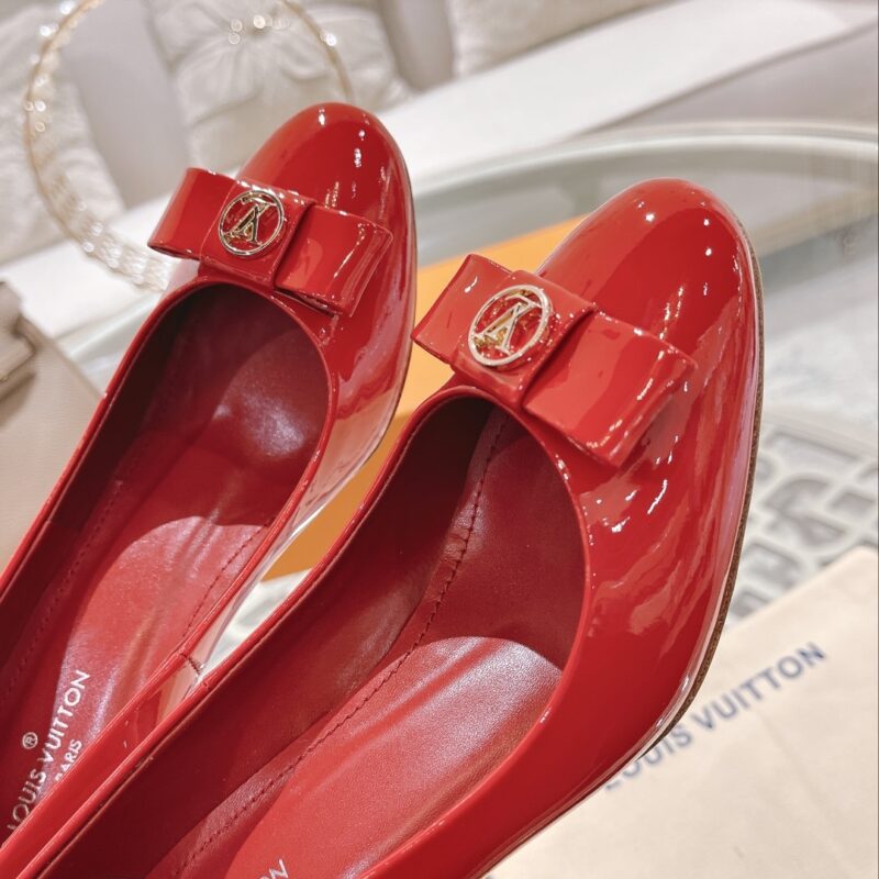 Alternative view of LOUIS VUITTON PATENT LEATHER PUMPS RED