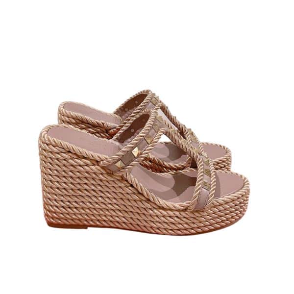 VALENTINO ROCKSTUD WEDGE IN CALFSKIN BEIGE