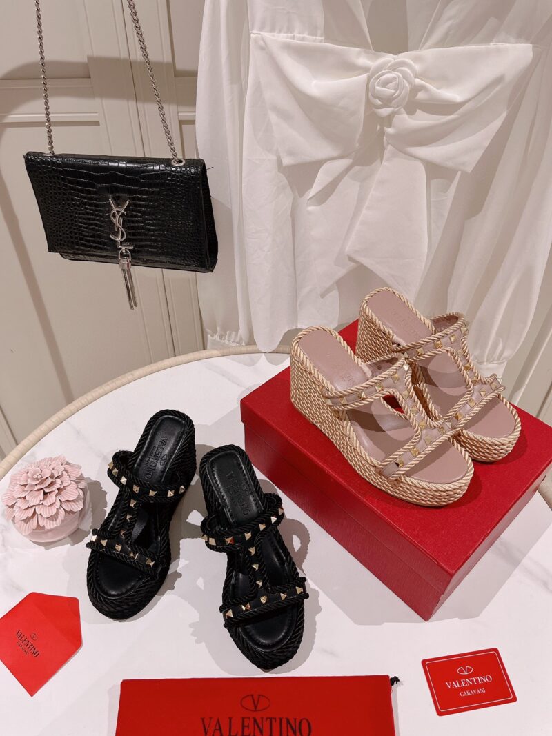 Alternative view of VALENTINO ROCKSTUD WEDGE IN CALFSKIN BLACK