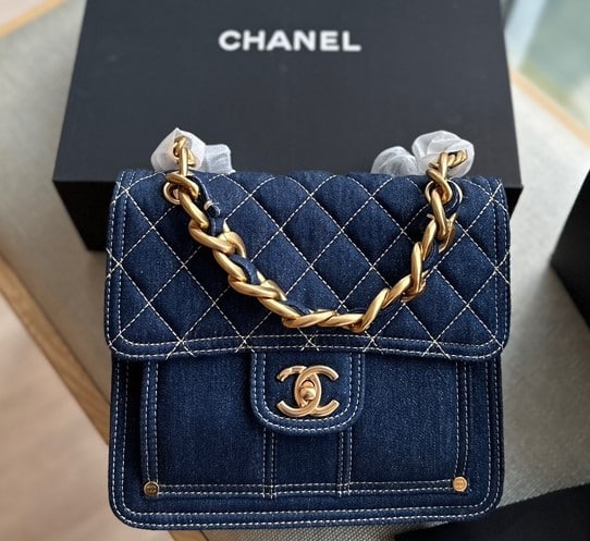 Alternative view of CHANEL DOUBLE FLAP SHOULDER BAG DENIM 22CM