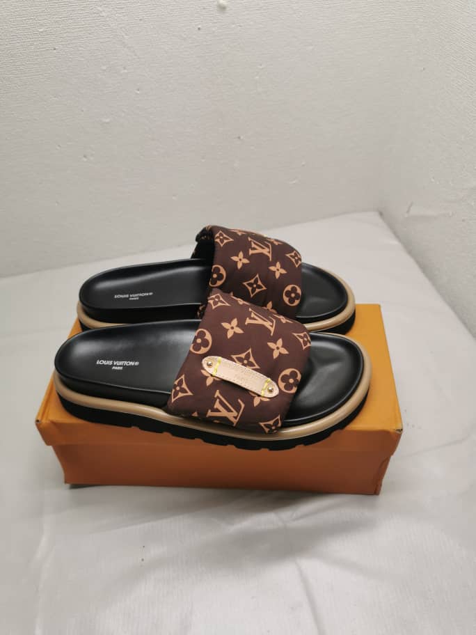 Alternative view of LOUIS VUITTON POOL PILLOW FLAT COMFORT MULE CACAO BROWN 1AAEBX