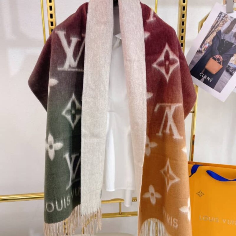 Alternative view of LOUIS VUITTON REYKJAVIK GRADIENT SCARF M76881
