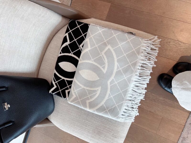 Alternative view of CHANEL CASHMERE SHEARLING SCARF GREY