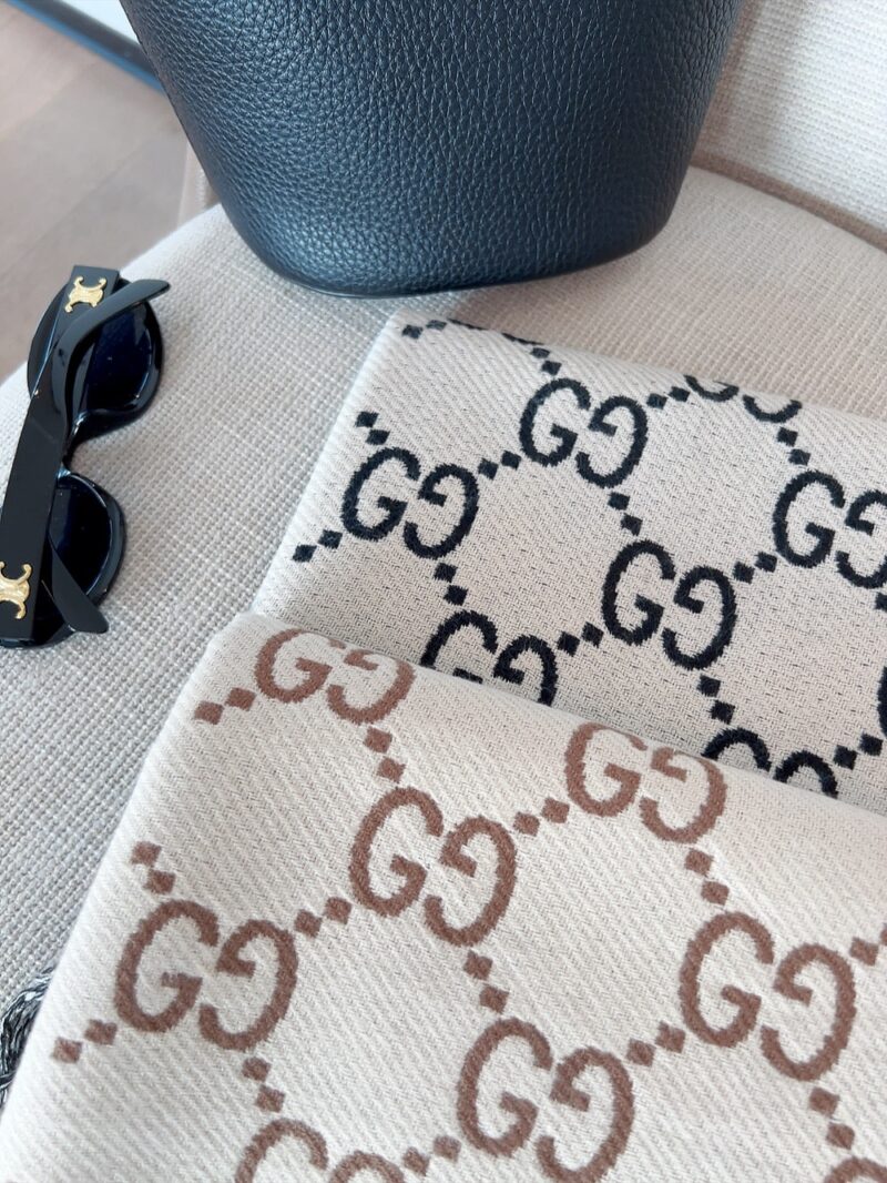 Alternative view of GUCCI GG JACQUARD SCARF WIHTE AND BLACK
