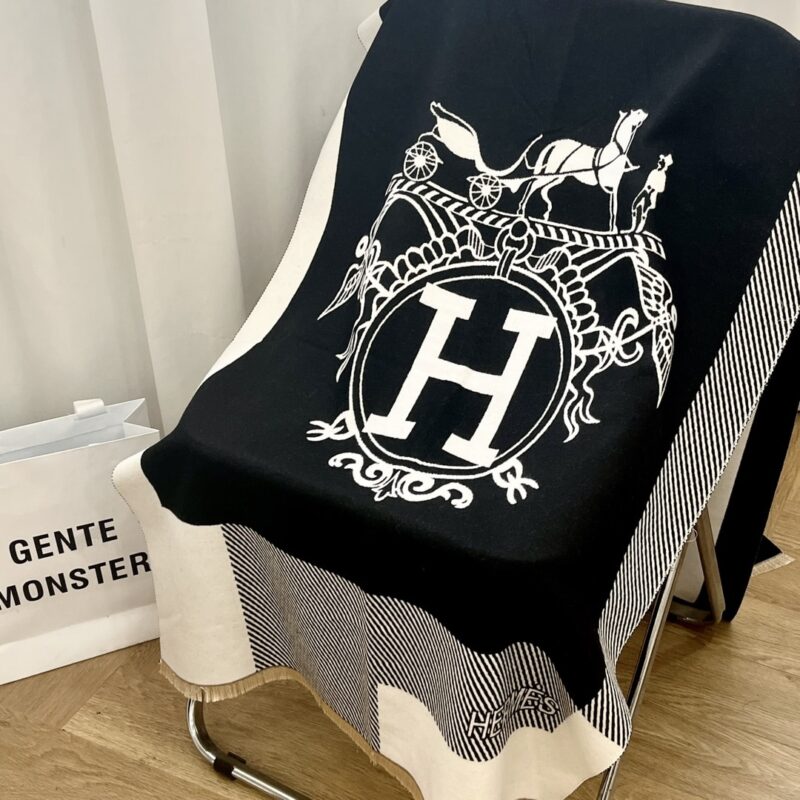 Alternative view of HERMES WINTER MUFFLER BLACK
