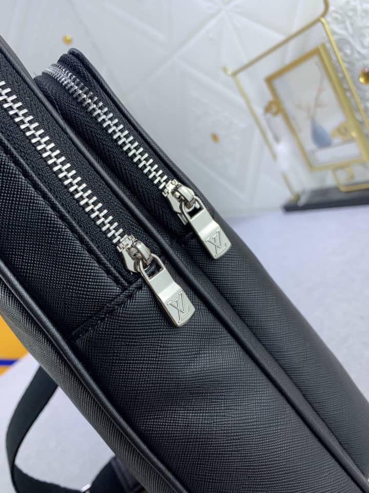 LOUIS VUITTON AVENUE NM CROSSBODY BAG BLACK 31CM M30971 - Image 5