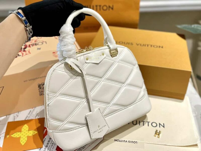 Alternative view of LOUIS VUITTON ALMA BB BAG WHITE 24CM