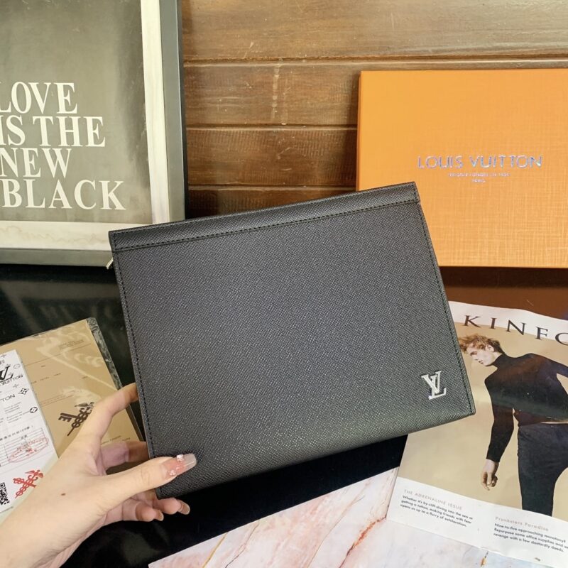 Alternative view of LOUIS VUITTON VOYAGE MM POCHETTE BLACK 26CM M30450